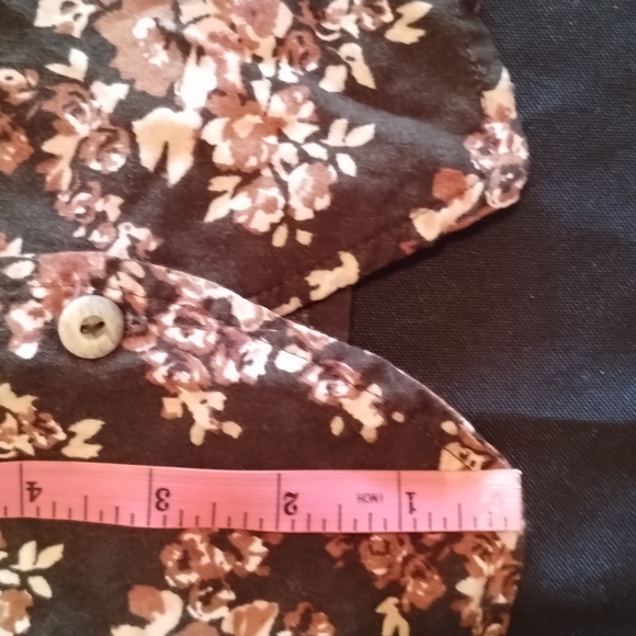 Croft & Barrow Women's Button up Blouse short sleeve flower print black & browns - Picture 6 of 15